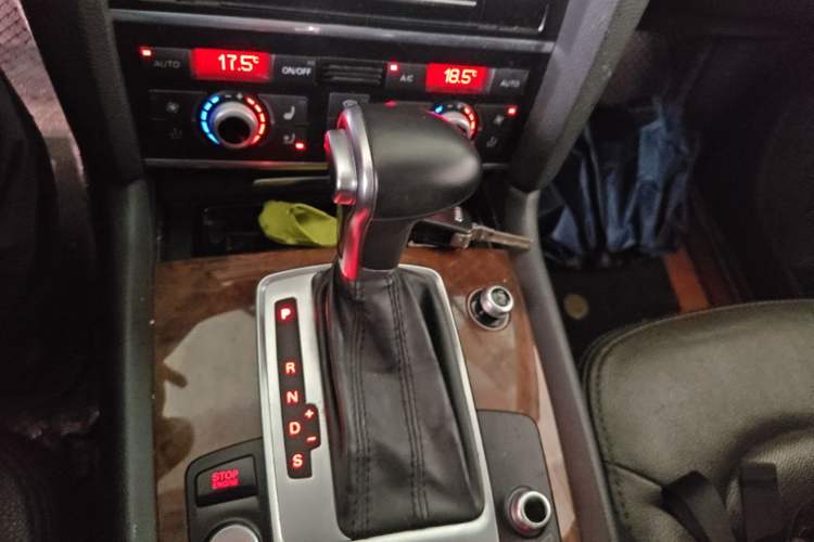 Used Audi Q7 2014 35 TFSI Ambition Edition Gear Lever