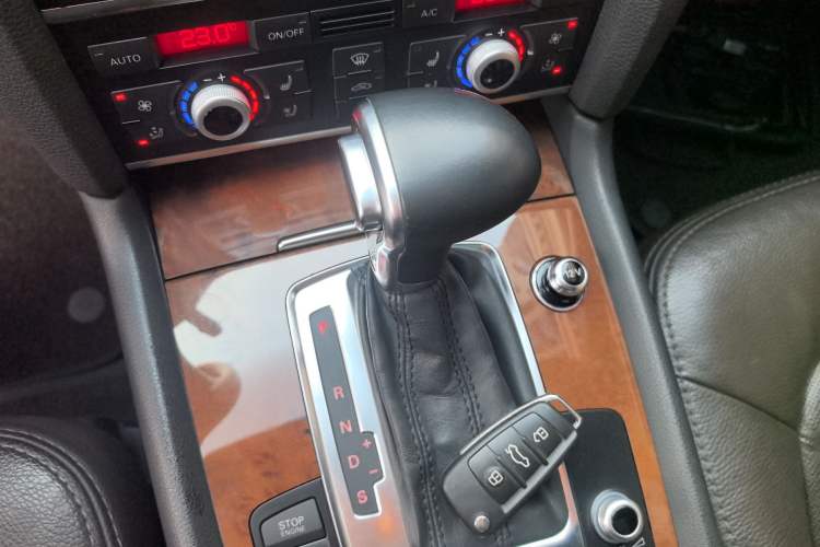 Used Audi Q7 2014 35 TFSI Sport Edition Gear Lever