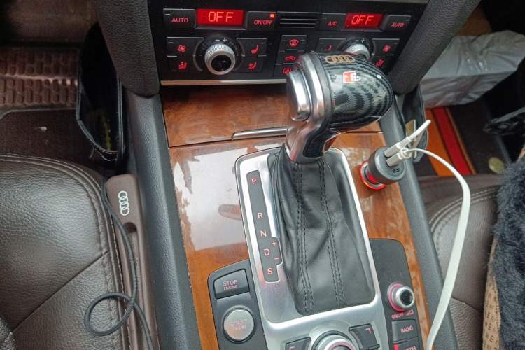 Used Audi Q7 2014 35 TFSI Ambition Edition Gear Lever