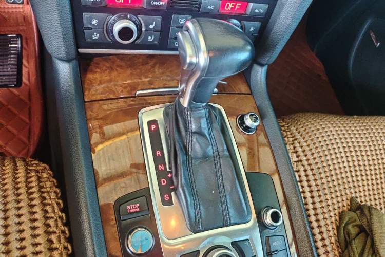 Used Audi Q7 2014 40 TFSI Sport Edition Gear Lever