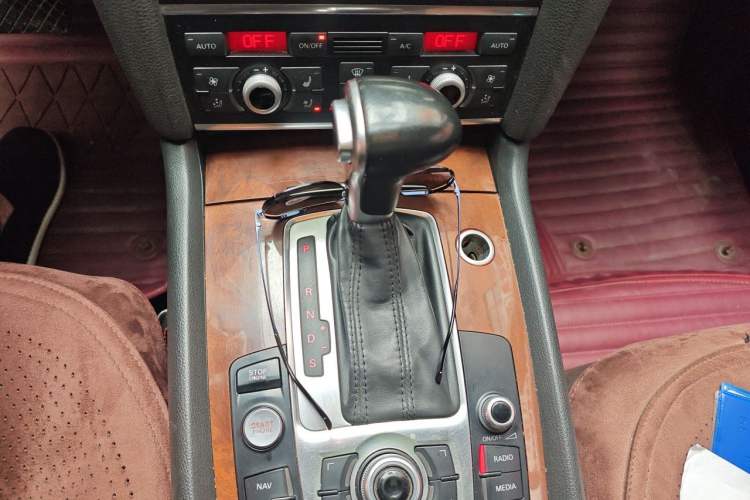 Used Audi Q7 2014 35 TFSI Ambition Edition Gear Lever