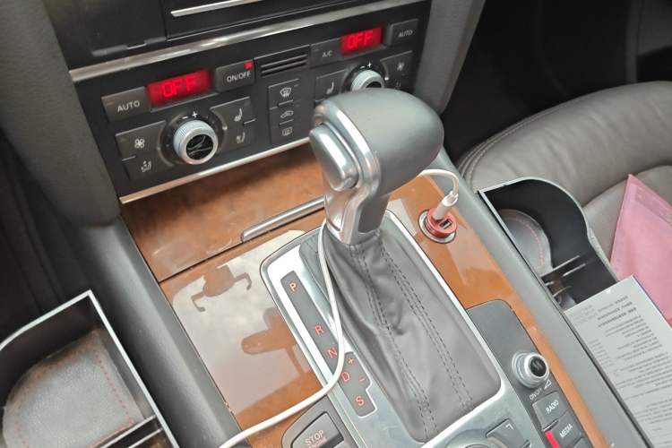 Used Audi Q7 2014 35 TFSI Ambition Edition Gear Lever