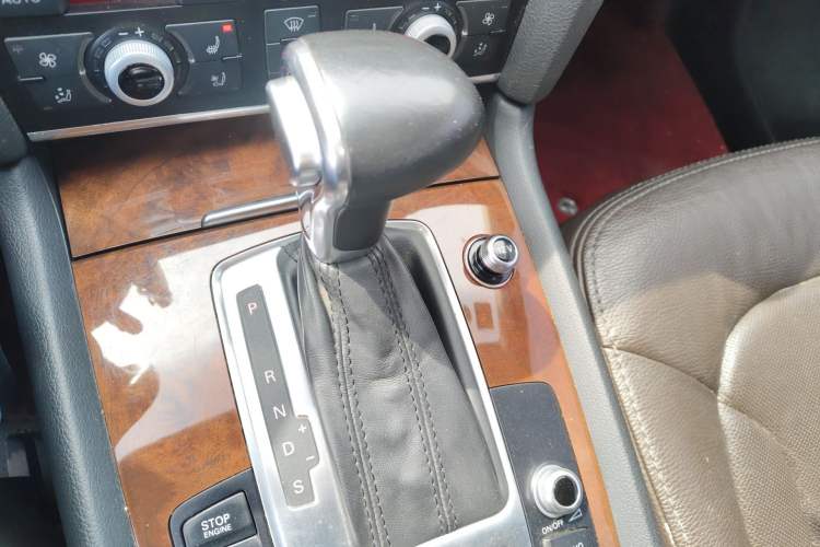 Used Audi Q7 2014 35 TFSI Sport Edition Gear Lever
