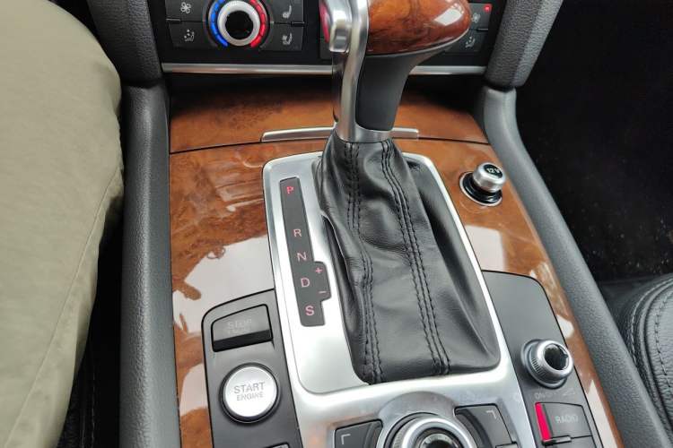 Used Audi Q7 2014 35 TFSI Off-road Model Gear Lever