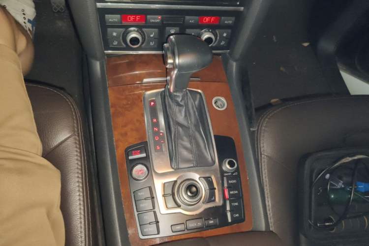 Used Audi Q7 2014 35 TFSI Sport Edition Gear Lever