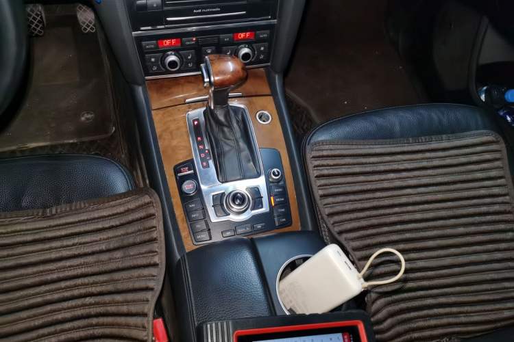 Used Audi Q7 2014 35 TFSI Off-road Model Gear Lever