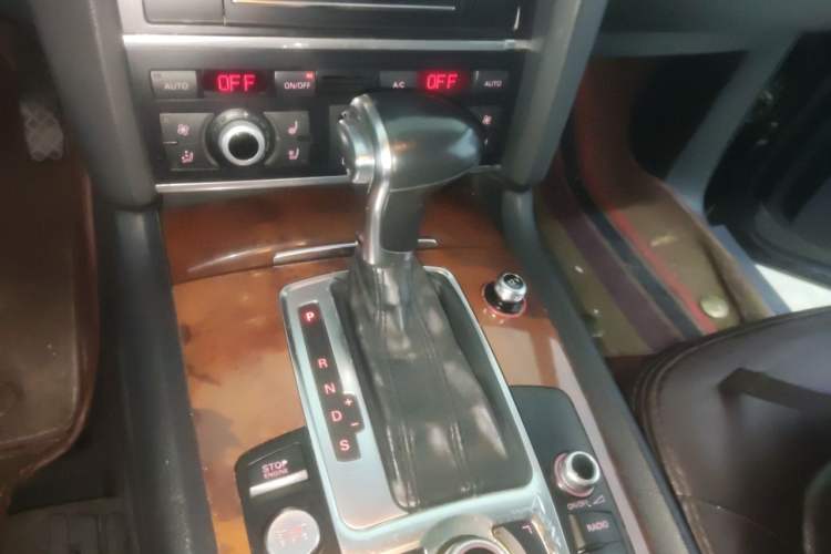 Used Audi Q7 2014 35 TFSI Ambition Edition Gear Lever