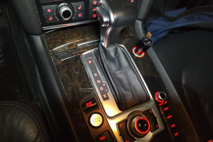 Used Audi Q7 2014 35 TDI Sport Edition Gear Lever