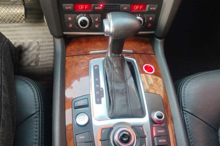 Used Audi Q7 2014 35 TFSI Ambition Edition Gear Lever