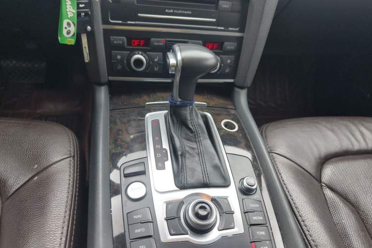 Used Audi Q7  Gear Lever