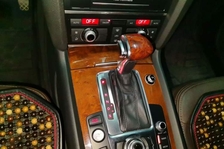 Used Audi Q7  Gear Lever