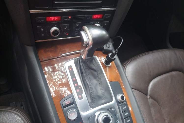 Used Audi Q7 2014 35 TFSI Ambition Edition Gear Lever