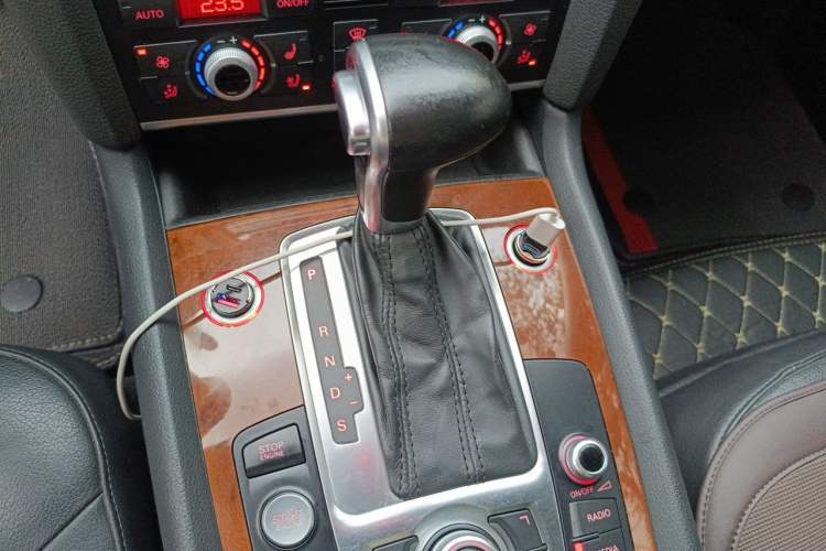 Used Audi Q7  Gear Lever