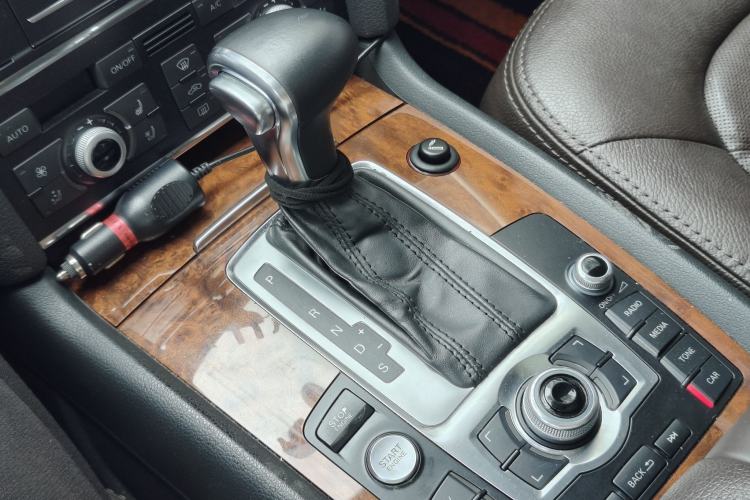 Used Audi Q7 2014 35 TFSI Sport Edition Gear Lever