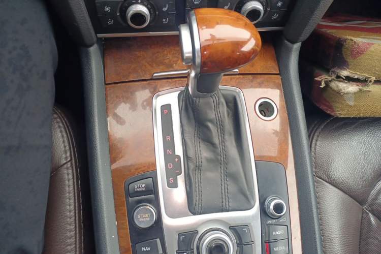 Used Audi Q7 2014 35 TFSI Off-road Model Gear Lever