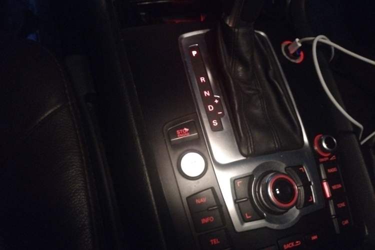 Used Audi Q7 2014 35 TDI Exclusive Edition Gear Lever
