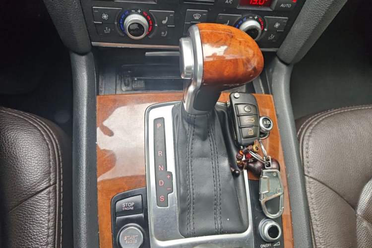 Used Audi Q7 2014 35 TFSI Off-road Model Gear Lever