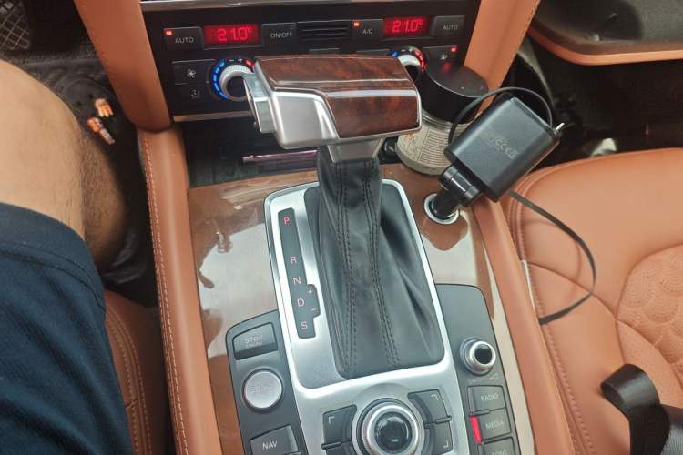 Used Audi Q7 2014 35 TDI Sport Edition Gear Lever
