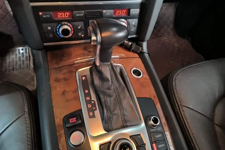 Used Audi Q7 2014 35 TFSI Ambition Edition Gear Lever