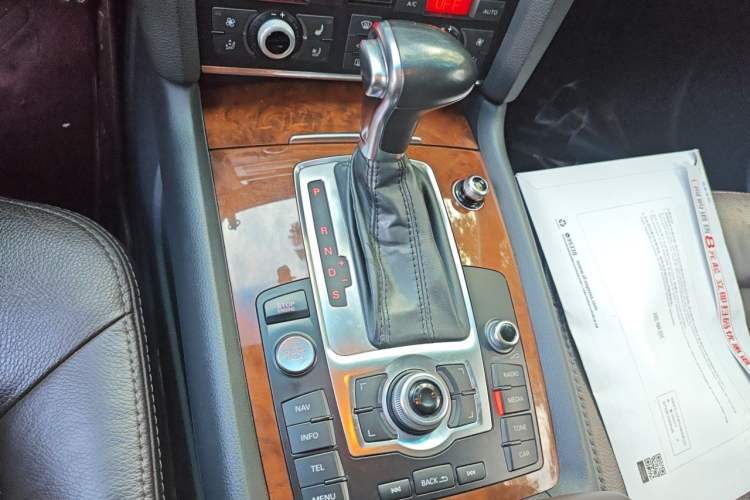 Used Audi Q7 2014 35 TFSI Ambition Edition Gear Lever