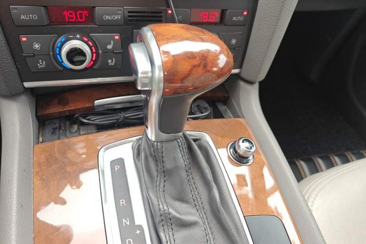 Used Audi Q7 2014 35 TFSI Off-road Model Gear Lever