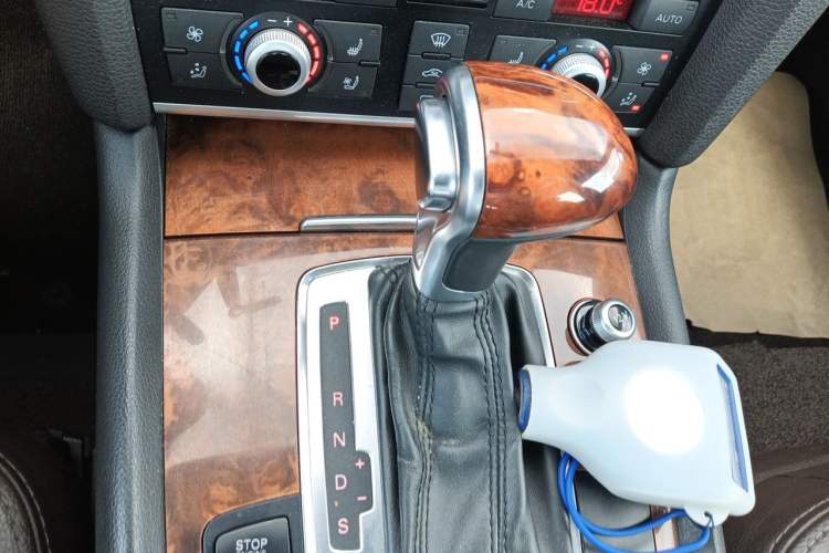 Used Audi Q7 2014 40 TFSI off-road version Gear Lever