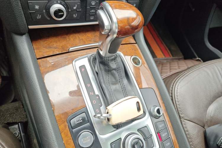 Used Audi Q7 2014 35 TFSI Off-road Model Gear Lever