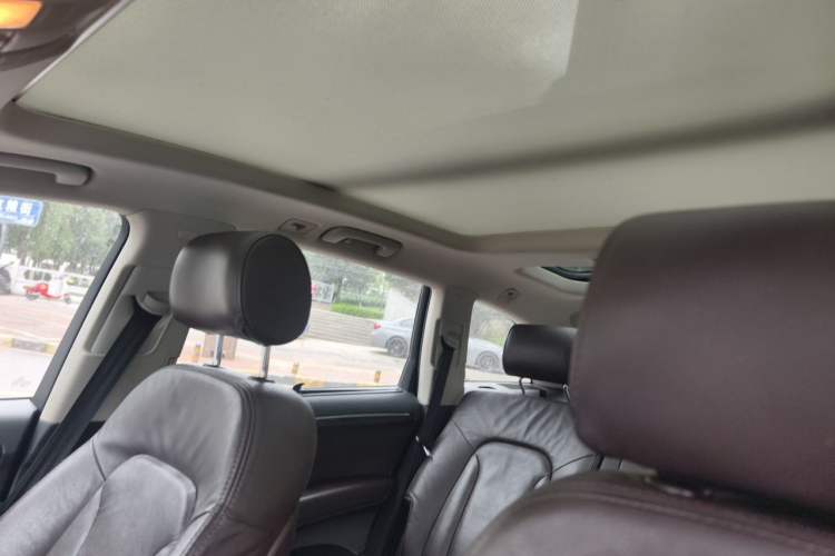 Used Audi Q7  Headliner