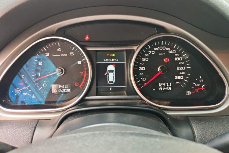 Used Audi Q7 2014 35 TFSI Ambition Edition Instrument Cluster