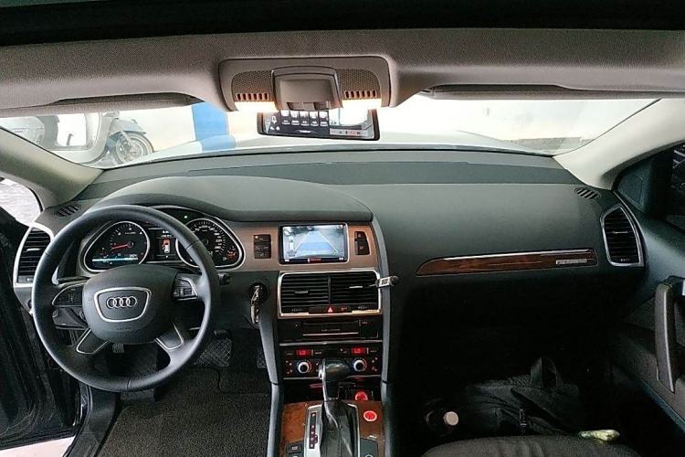 Used Audi Q7 2014 35 TDI Sport Edition Interior 1