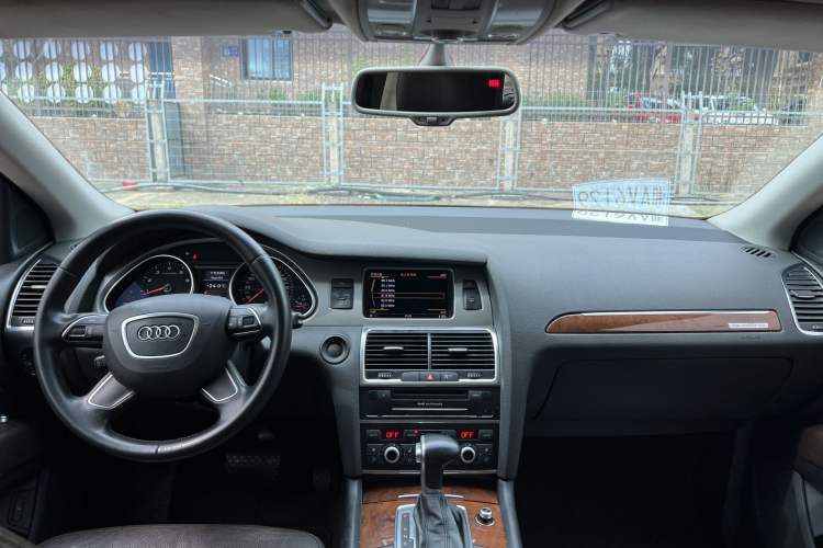 Used Audi Q7 2014 35 TFSI Ambition Edition Interior 1