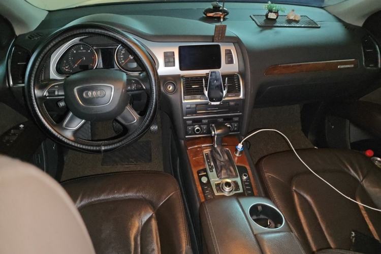 Used Audi Q7 2014 35 TDI Sport Edition Interior 2