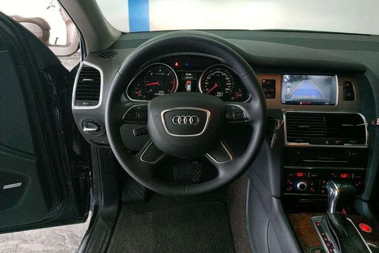Used Audi Q7 2014 35 TDI Sport Edition Interior 2