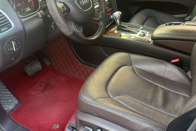 Used Audi Q7 2014 35 TDI Sport Edition Interior 2