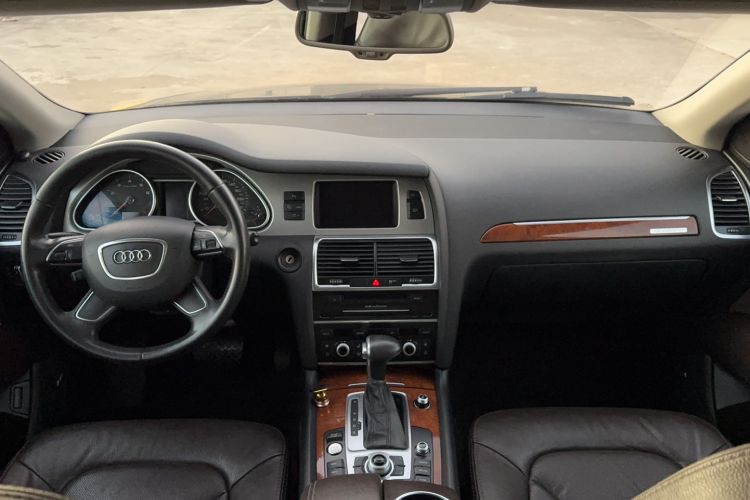 Used Audi Q7 2014 35 TFSI Sport Edition Interior 2