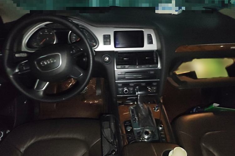 Used Audi Q7 2014 35 TDI Sport Edition Interior 2