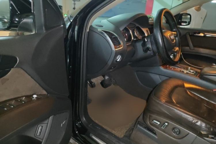 Used Audi Q7 2014 35 TDI Sport Edition Interior 3