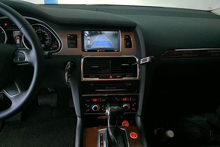 Used Audi Q7 2014 35 TDI Sport Edition Interior 3