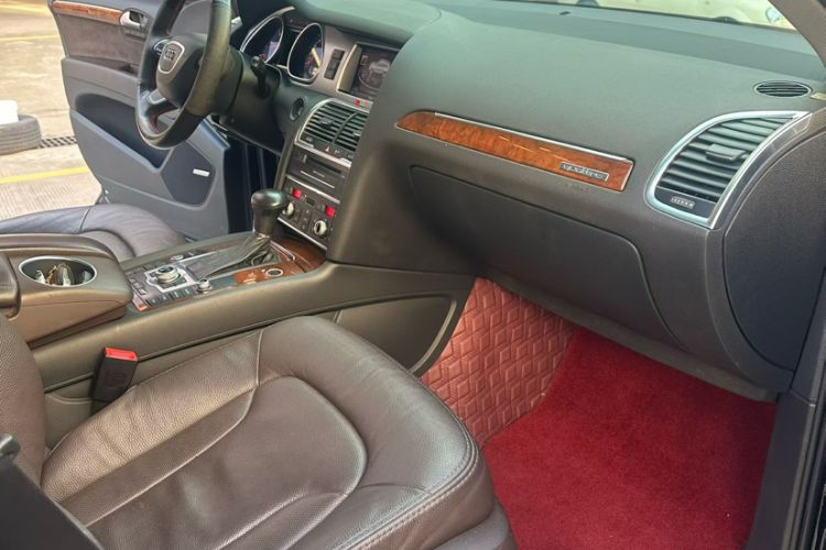 Used Audi Q7 2014 35 TDI Sport Edition Interior 3