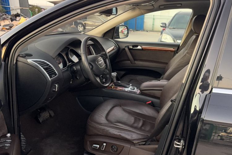 Used Audi Q7 2014 35 TFSI Sport Edition Interior 3