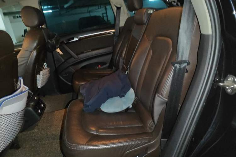 Used Audi Q7 2014 35 TDI Sport Edition Interior 4