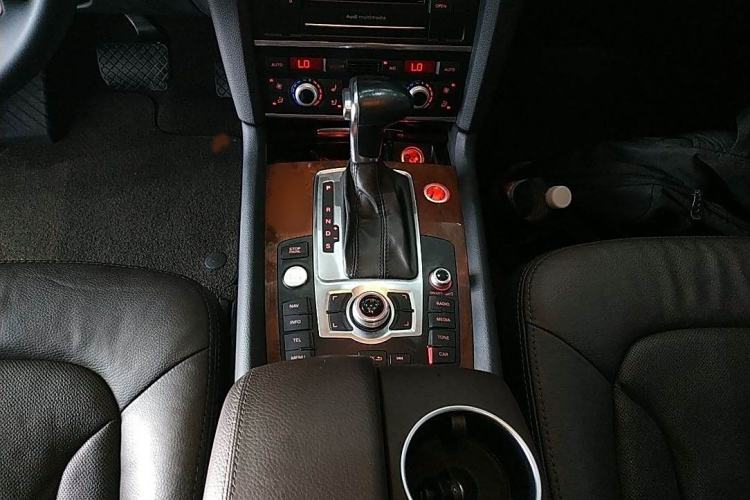 Used Audi Q7 2014 35 TDI Sport Edition Interior 4