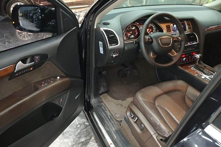 Used Audi Q7 2014 35 TDI Sport Edition Interior 6