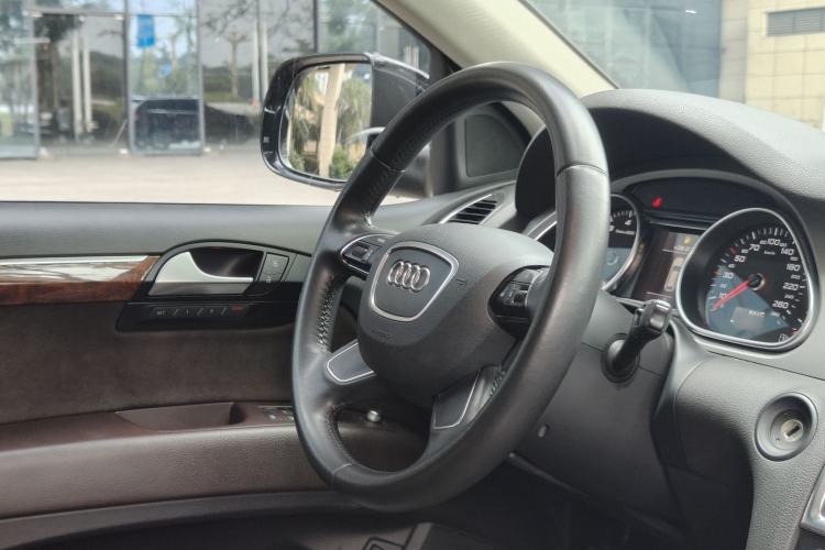 Used Audi Q7 2014 35 TFSI Sport Edition Interior 6
