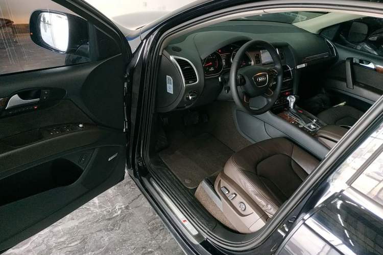 Used Audi Q7 2014 35 TDI Sport Edition Interior 7
