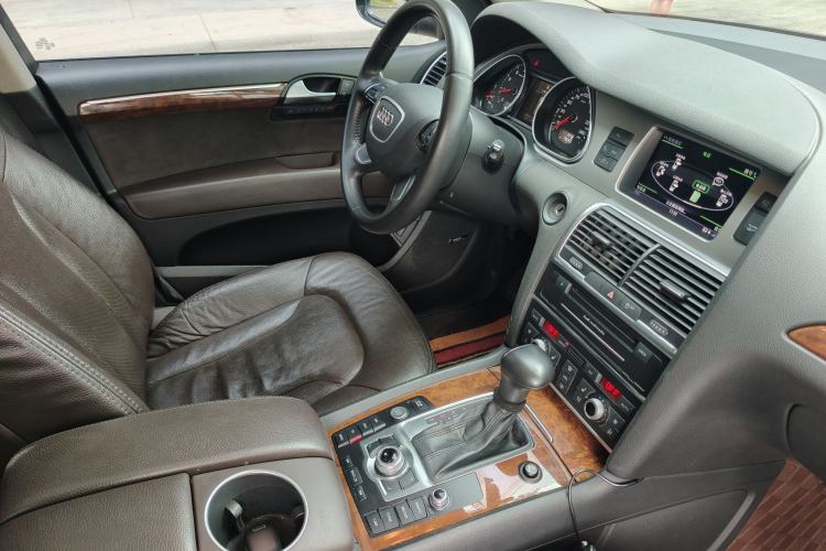 Used Audi Q7 2014 35 TFSI Sport Edition Interior 7