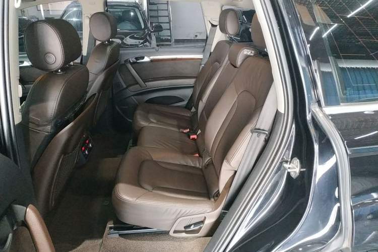 Used Audi Q7 2014 35 TDI Sport Edition Interior 8