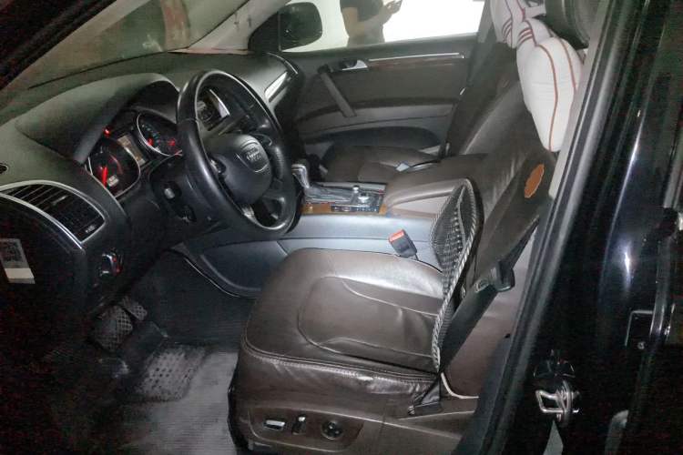 Used Audi Q7 2014 35 TDI Sport Edition Left Front Seat