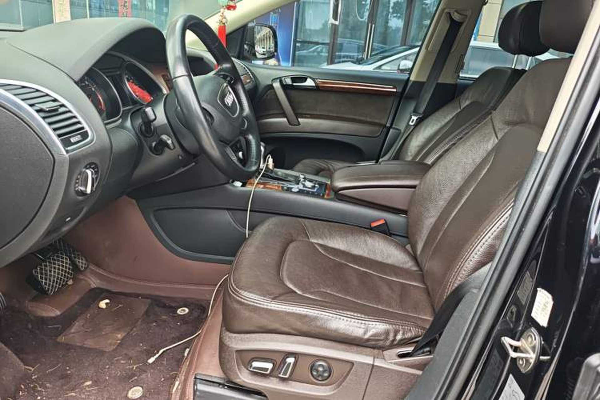 Used Audi Q7  Left Front Seat