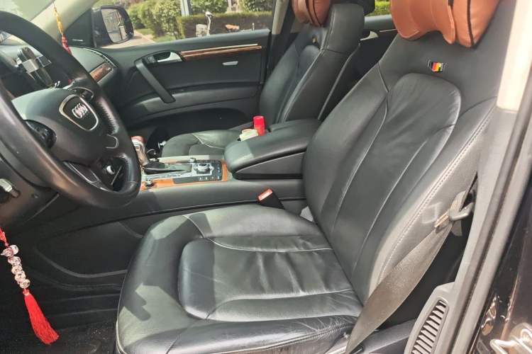 Used Audi Q7  Left Front Seat